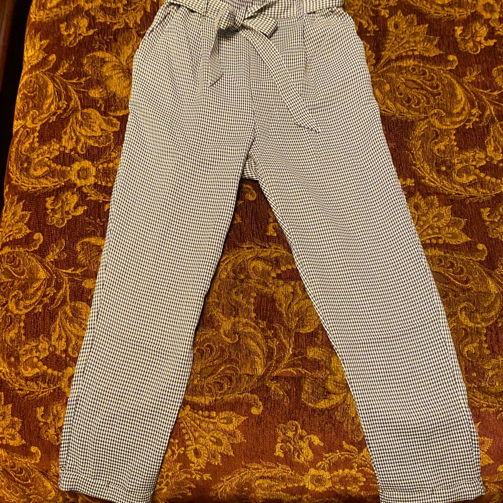 Adorable Capris, cropped mini B&W Gingham